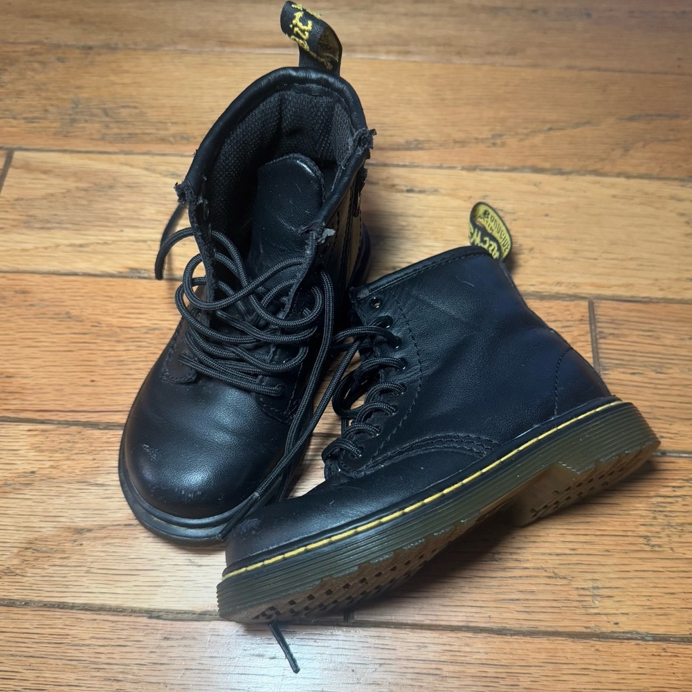 Dr. Martens 8c